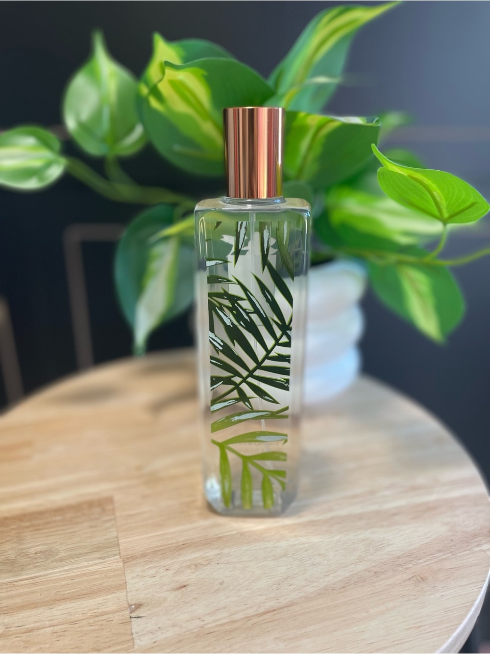 Bath & Body Works Fiji Pineapple Palm Body Mist — Green, Gold - Picture 2 of 2